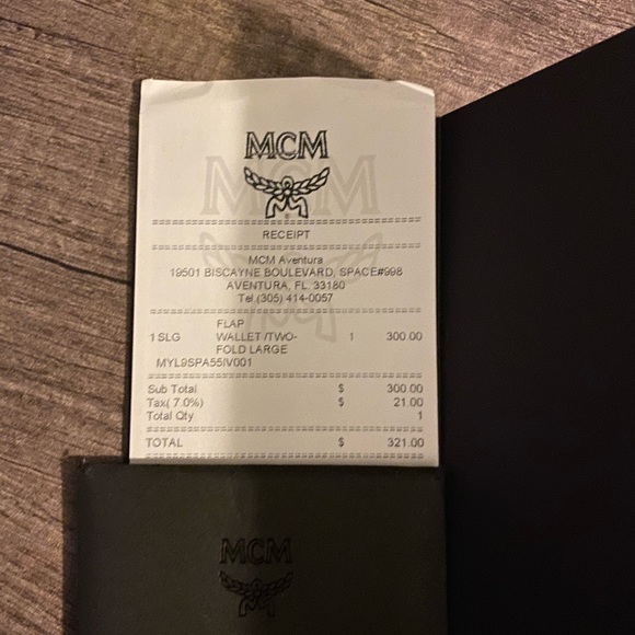 MCM woman’s clutch - Picture 3 of 3